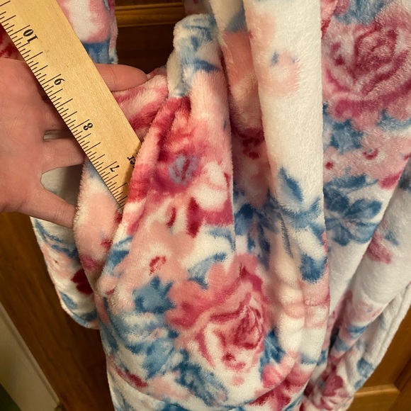 Floral Fleece Robe - Picture 4 of 7